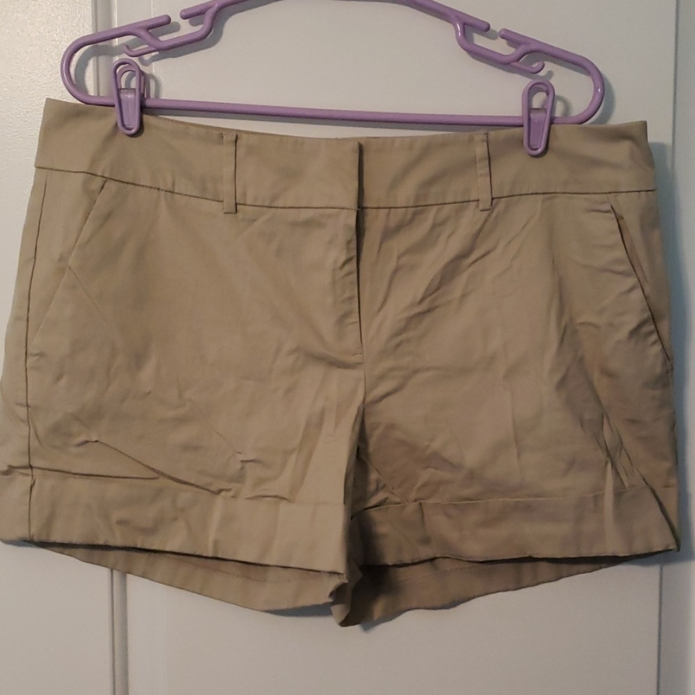 NY&CO stretchy khaki shorts